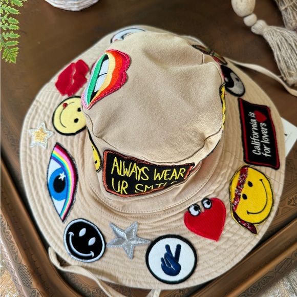 ADINA BUCKET HAT W/ ALLOVER HIPPIE PATCHES - Picture 9 of 11